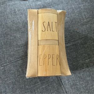 RAE DUNN.
BAMBOO SALT & PEPPER BOX SET